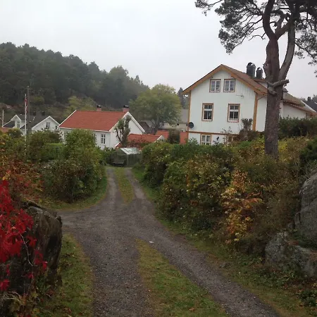 Pa Tromoy, Arendal