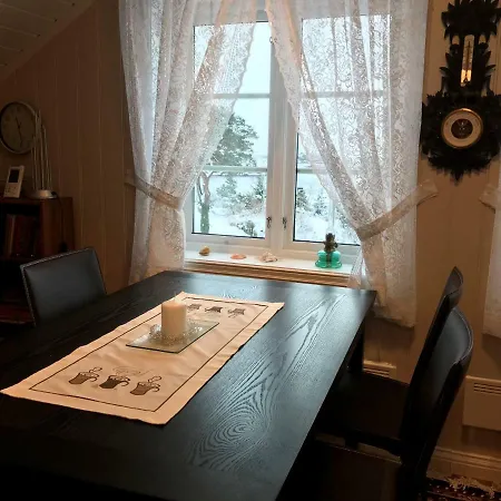 Pa Tromoy, Arendal